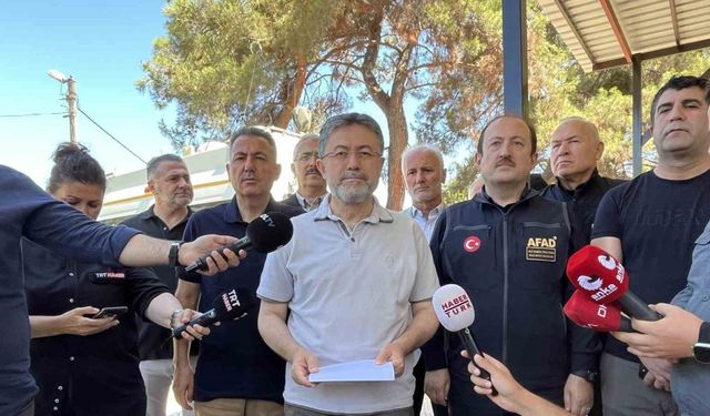 Bakan Yumaklı: "İzmir’deki yangının enerjisi düşürüldü"