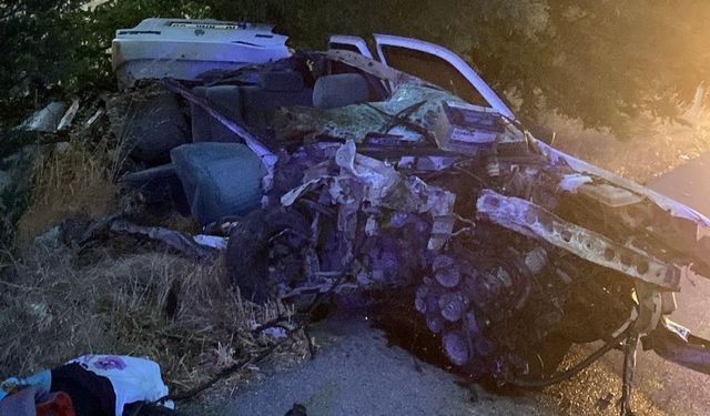 Balıkesir’de feci kaza: 3 ölü, 1 yaralı