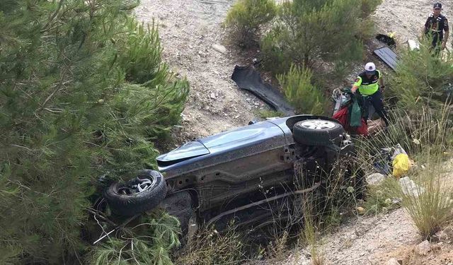 Balıkesir’de otomobil şarampole uçtu: 5 Yaralı