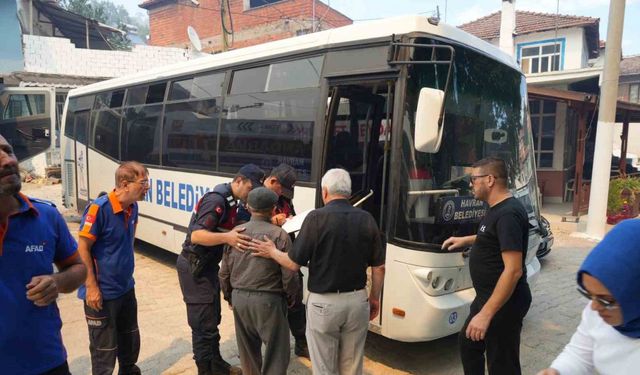 Balıkesir’deki orman yangınında Sarnıç Kırsal Mahallesi boşaltılıyor