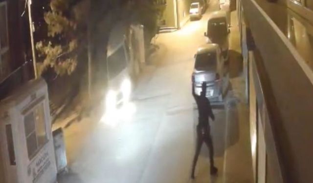 Bekçiden kaçarken panoya vuran ve havalanan araç güvenlik kamerasında