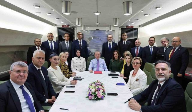 Cumhurbaşkanı Erdoğan: "Suriye’nin yeniden bir ve bütün hale gelmesi, istikrar ve huzurun inşa edilmesi için yeni yönetimi destekliyoruz. Yeniden bir ve bütün Suriye oluşturmanın olmazsa olmazı da toprak bütünlüğünün korunmasıdır."