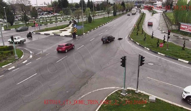 Dikkatsizliğin sebep olduğu kazalar kameralara yansıdı
