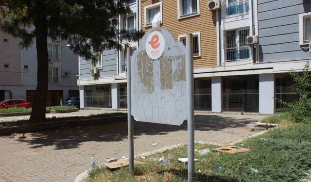 Efeler Belediyesi ilgilenmeyince, çocukların oynayacağı alan çöplüğe döndü