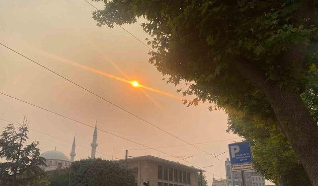 Eskişehir’i kaplayan yangın dumanı ve koku vatandaşı telaşlandırdı