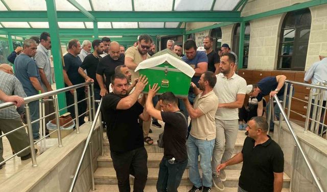 Girdiği denizde hayatını kaybetmişti, son yolculuğuna uğurlandı