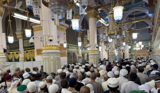 Hacılar Peygamber Efendimize veda ediyorlar