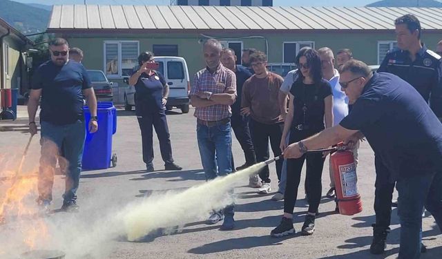 İtfaiyeden, belediye personeline yangın eğitimi