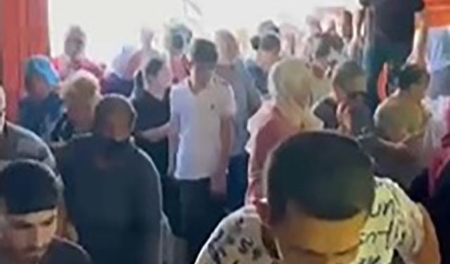 İzmir’de indirimli ürün izdihamı