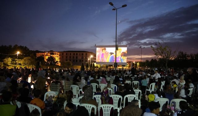 Kartepe’de açık hava sinema keyfi başladı