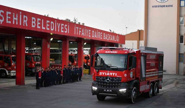 Kayseri itfaiyesi yangınla mücadele için Manisa’ya gitti