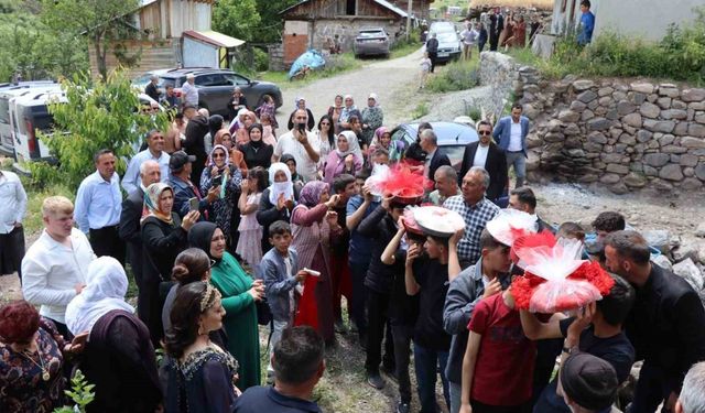 Köyde geleneksel düğün coşkusu