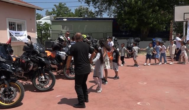 Motosikletleri ile umut dağıtıyorlar