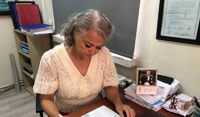 Muhtarlık görevinden kazandığı tüm parayı ihtiyaç sahibi çocuklara harcayacak