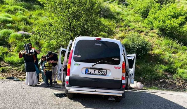 Navigasyonun yanlış yola yönlendirdiği aileyi taşıyan araç kaza yaptı: 5 yaralı