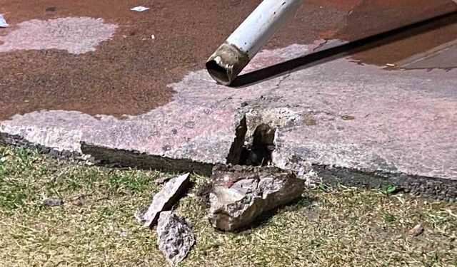 Parkta korku dolu anlar: Pota devrildi, 17 yaşındaki genç yaralandı