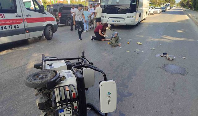 Serik’te otobüs ile elektrikli motosiklet çarpıştı: 2 yaralı
