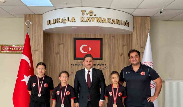 Ulukışla’nın küçük kız güreşçileri Türkiye Şampiyonası’nda tarih yazdı