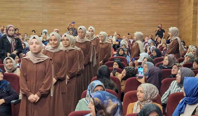 Vezirköprü’de 34 kadın kursiyer hafızlık belgesi aldı