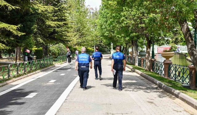 Yerlere sigara izmariti, çöp atan 62 vatandaşa 183 bin 86 lira para cezası uygulandı