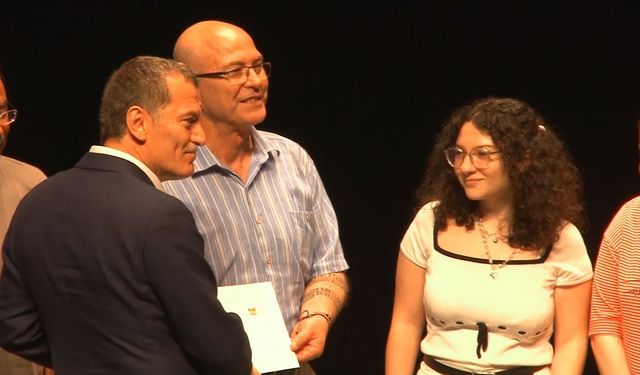 Zeytinburnu Kültür Sanat Merkezi kursiyerleri mezun oldu