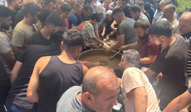 İnegöl Mobilyacılar Odasından Aşure İkramı