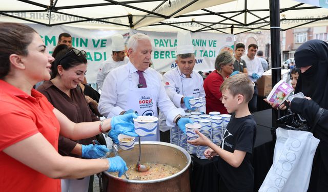 Büyükşehir aşure geleneğini sürdürüyor