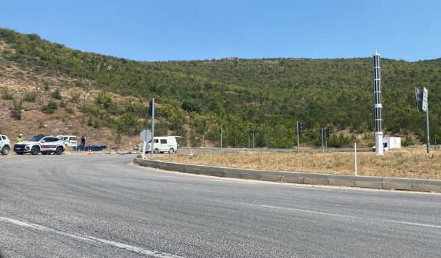 İnegöl'de Trafik Kazası: Kamyonet Devrildi, 3 Kişi Yaralı