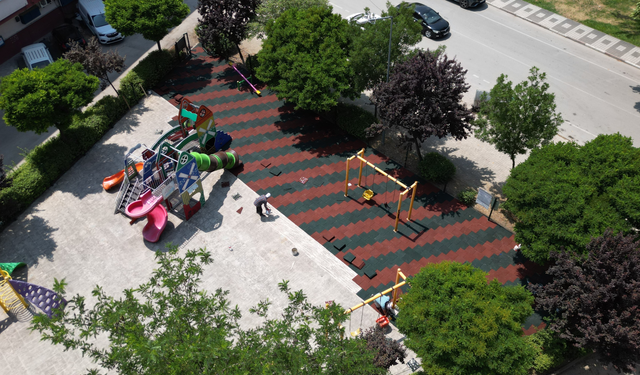 İnegöl’de 7 Mahallede 22 Parkın Zemini Yenileniyor