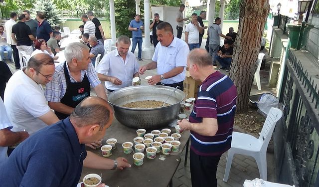 İsaören Mahalle Muhtarlığından aşure ikramı