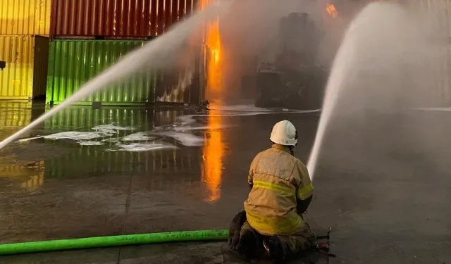 İzmir İtfaiyesi, Aliağa’da büyük felaketin önüne geçti