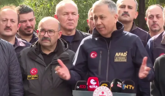 Bakan Yerlikaya Sındırgı'dan son durumu açıkladı... Balıkesir'e acil ihtiyaçlar için 25 milyon TL