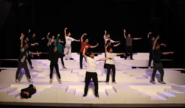 Bursa'da Nilüfer Kent Tiyatrosu'ndan 'Lüküs Hayat'