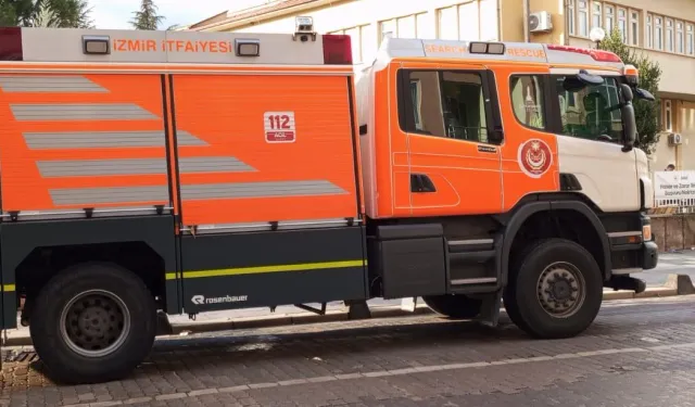 İzmir İtfaiyesi deprem sonrası destek için Sındırgı'da