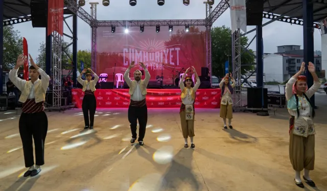 İzmir'de Cumhuriyet coşkusu Kiraz'da