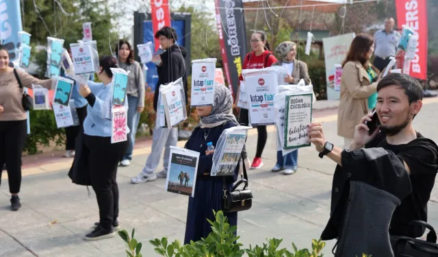 Kocaeli Üniversitesi'nde kitaplar dalından toplandı