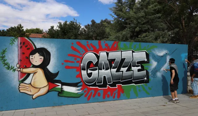 Konya'da gönüllü grafiti sanatçıları 'Gazze' için çizdi