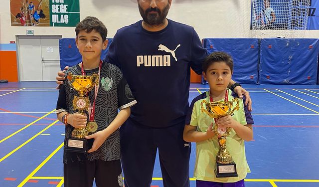 Bursa’da Minikler Masa Tenisinde Çifte Şampiyonluk
