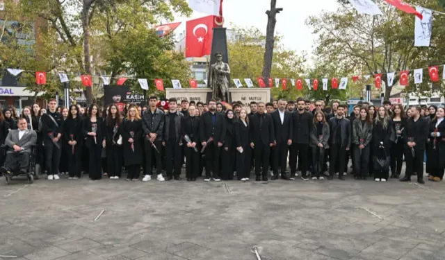 Bursa Gemlik'te gençlerden 'Sonsuza Dek İzindeyiz' mesajı