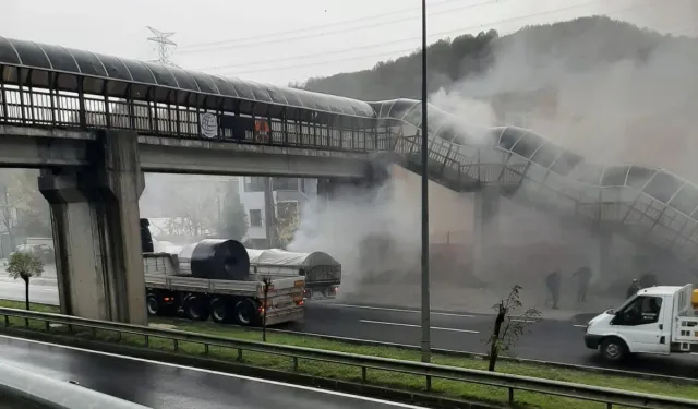 Düzce'de seyir halindeki tırın dorsesinde yangın çıktı