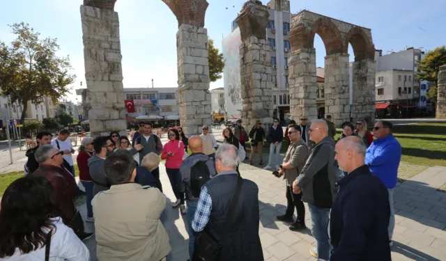 İzmirli turist rehberlerinden Efes Tarlası Yaşam Köyü'ne eğitim ziyareti