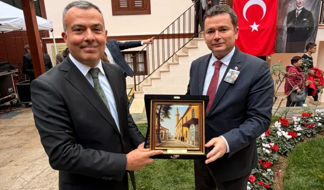 Osmangazi Belediye Başkanı Erkan Aydın Atatürk'ü Selanik'te andı