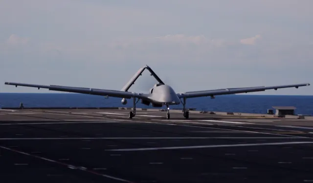 Bayraktar TB3'ten tarihi başarı! TCG Anadolu'da KUSV kontrol testi başarıyla tamamlandı