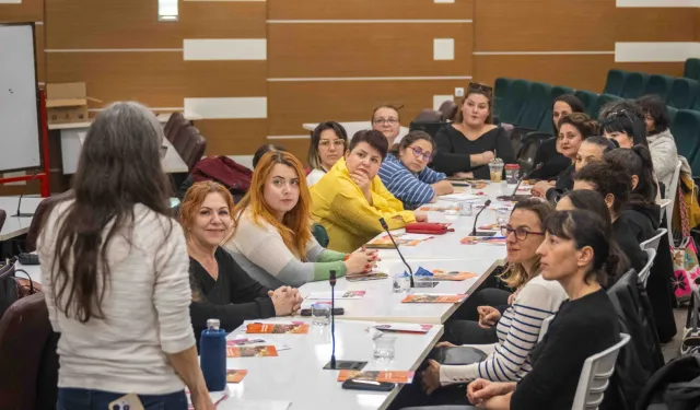 Bornova'da 'Kadınların İnsan Hakları' için güçlü adım