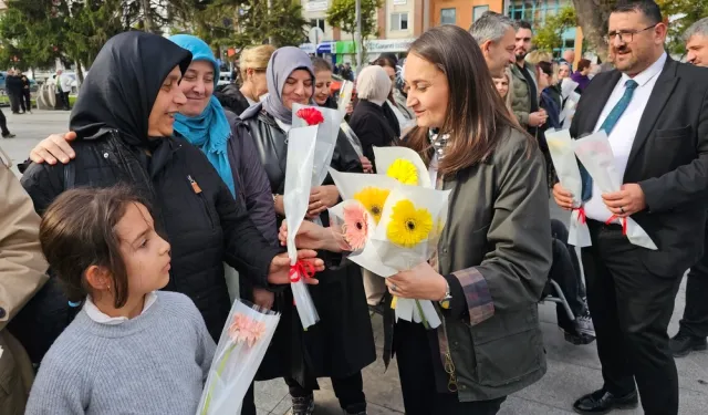 Gölcük'te Dünya Kadın Hakları Günü kutlaması