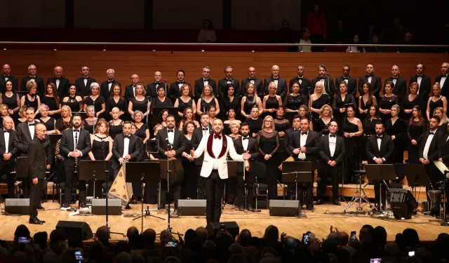 İzmir Korosu 'Sonbahar Şarkıları'yla yüreklere dokundu