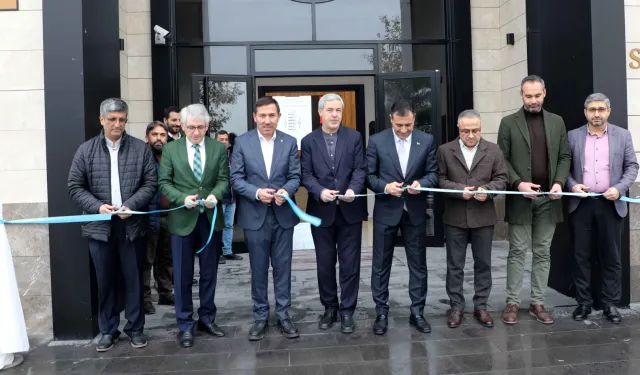 Konya'da 'Mesneviden İnciler' hat sergisi açıldı