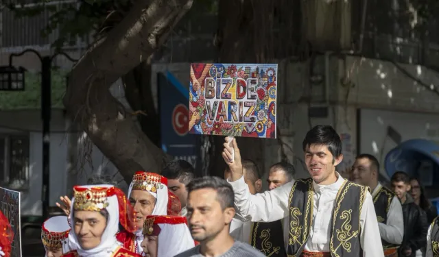 Mersin'de 'Biz de Varız' yürüyüşü