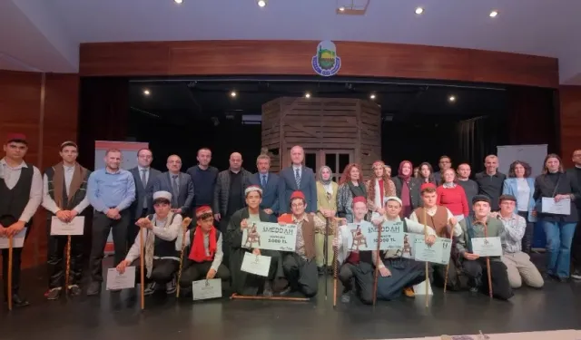 İnegöl'de genç meddahlar sahne aldı