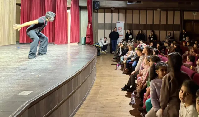 İnegöl'de Tiyatro Festivali coşkusu sürüyor